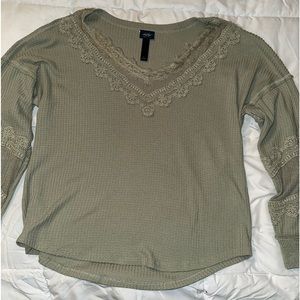 Daytrip women’s Waffle long sleeve olive green Knit Top size L
